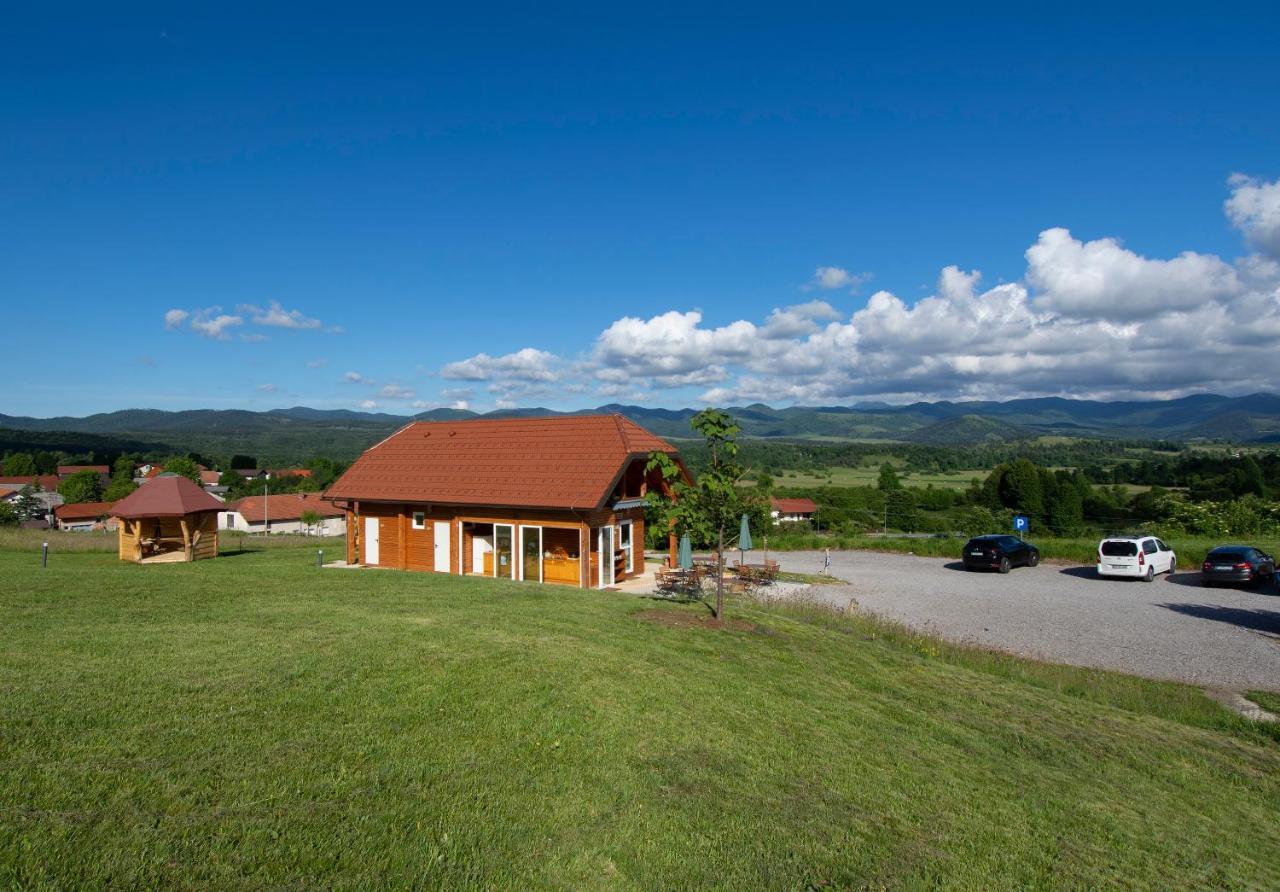 Camp The Sunrise Hill Campingplatz Pivka