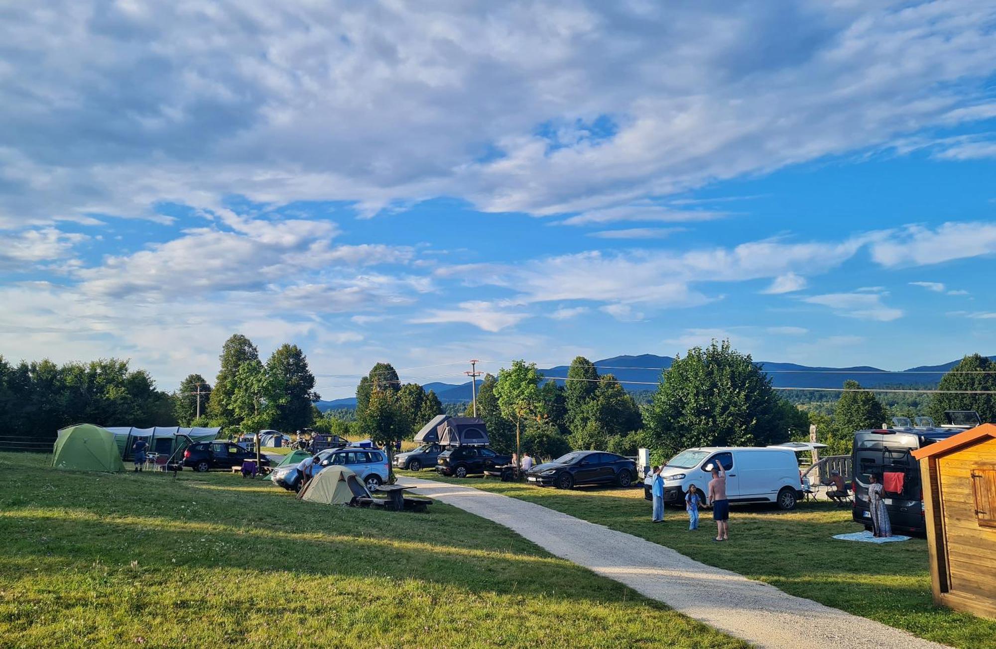 Camp The Sunrise Hill *