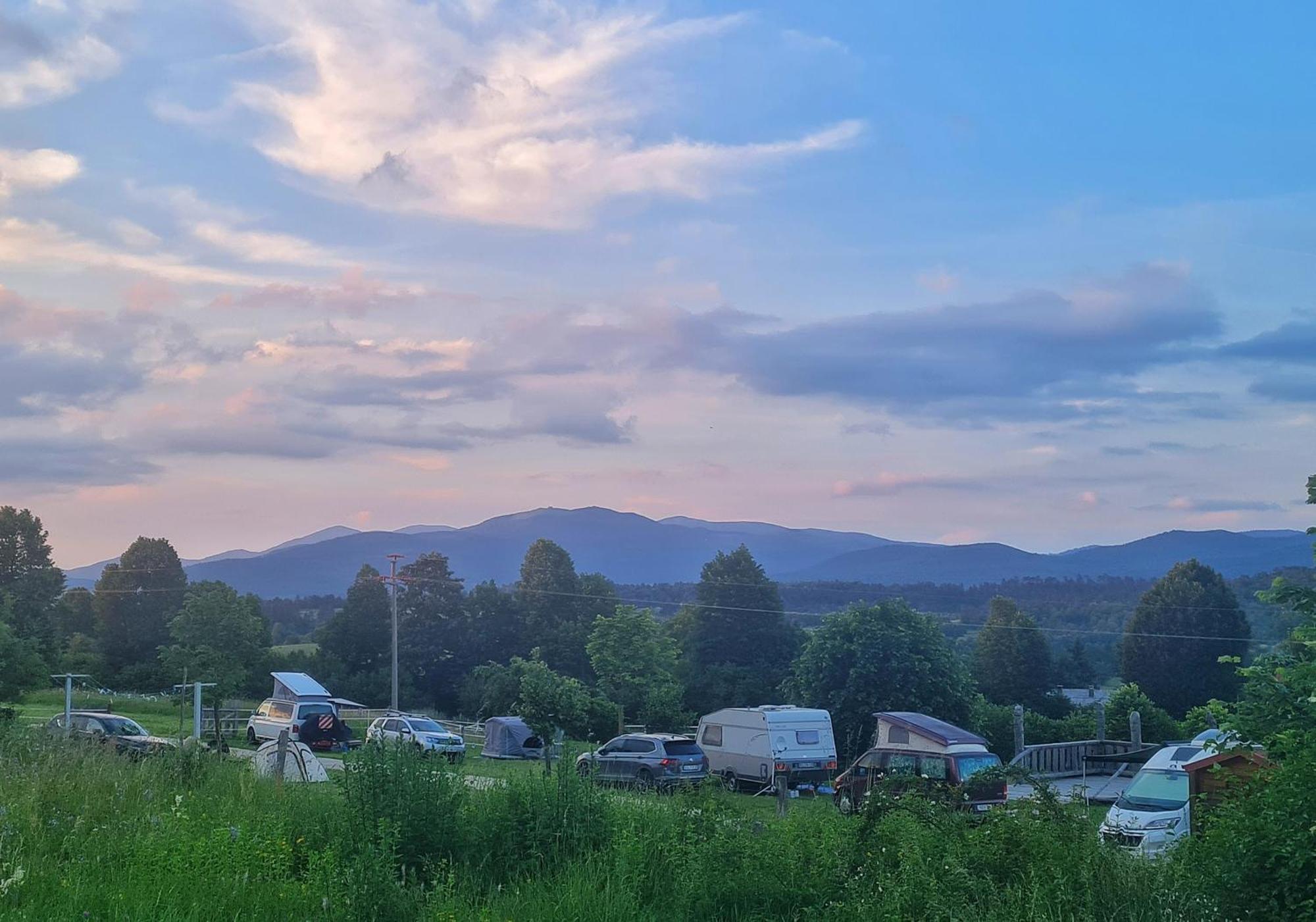 Camp The Sunrise Hill Campingplatz