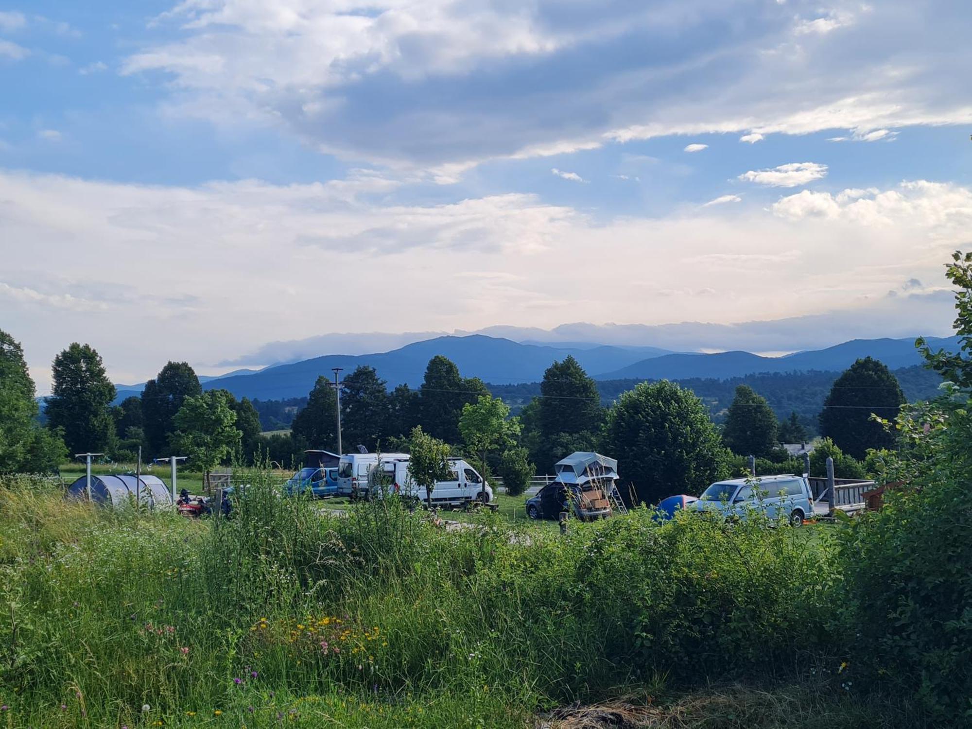 Camp The Sunrise Hill Campingplatz *